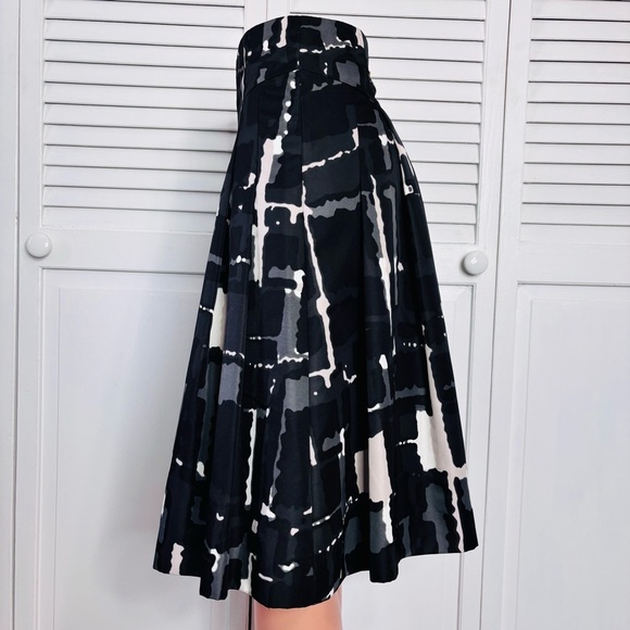 EXPRESS Design Studio Black Geometric Print Pleated Fit & Flare Skirt Size 4 - Picture 2 of 8